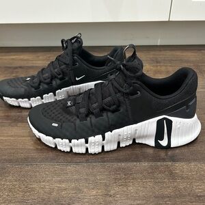 Nike Black Metcon Sneakers Womens size 9.5